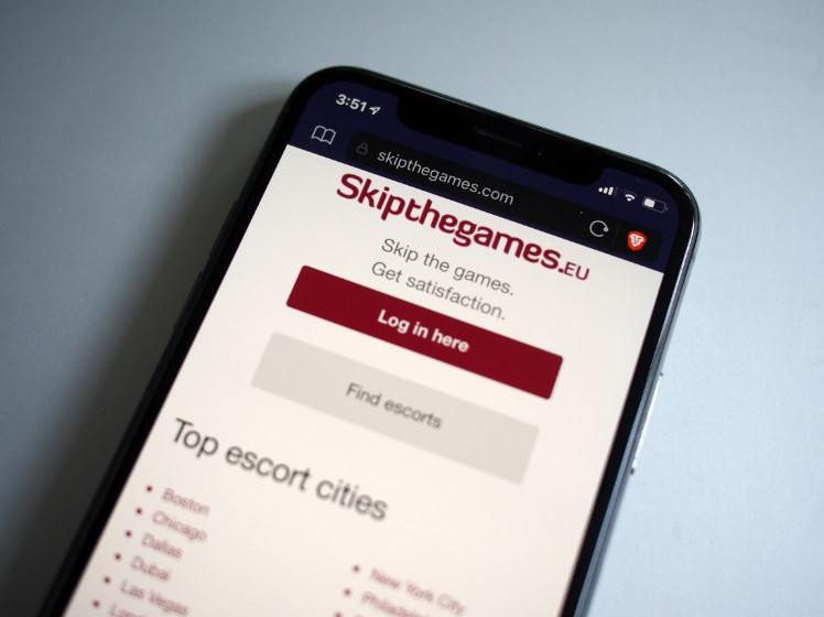 An in-depth guide on the SkipTheGames platform, illustrating its features, usage steps, safety tips, and ethical considerations for users seeking escort services.